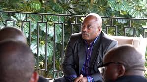 🇨🇩 À Goma depuis le 25 mai, Joseph Kabila poursuit ses consultations. Après les religieux, il a rencontré les autorités traditionnelles pour « écouter et comprendre » les attentes locales. Une visite suivie de près.
#RDC #JosephKabila