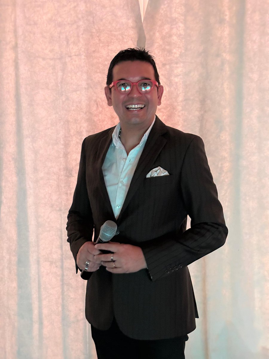 Se termina Mayo, un mes intenso. Trabajos, conducciones, coberturas, entrevistas. Disfrutando y dejando todo, cómo siempre. Un resumen de gratos momentos. Ahora a pensar en lo que se viene!