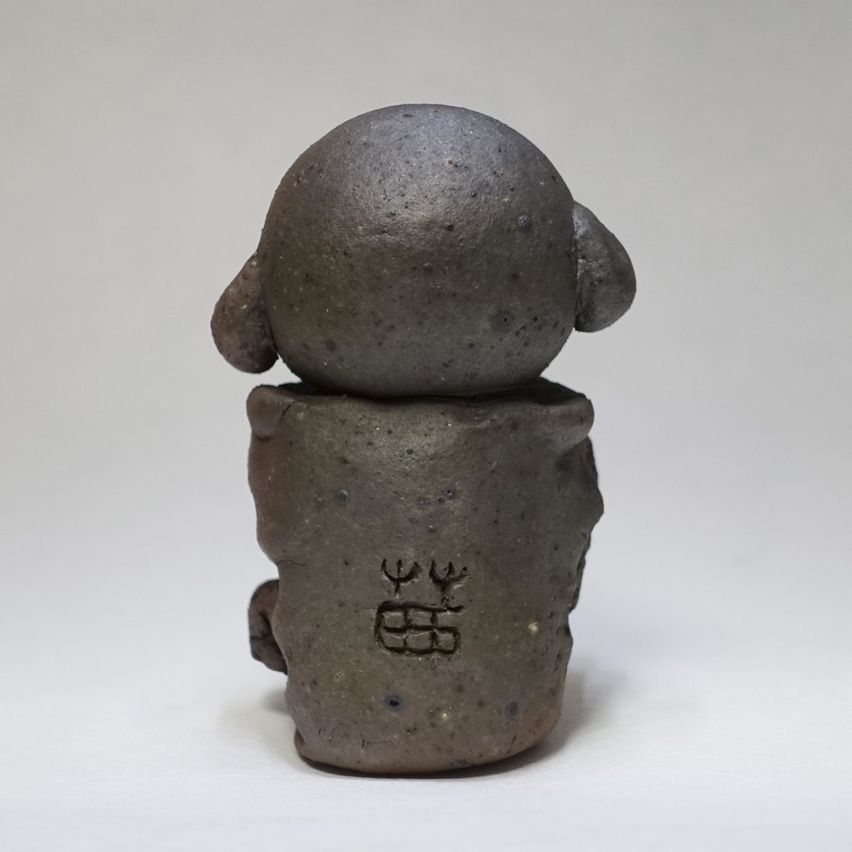 『猫と地蔵』

前よりもよい感じに写真を撮れる設備を整えたので、上げ直しです📷
常滑焼き物作り、月に1〜2回ペースで通っております。
楽しいです。