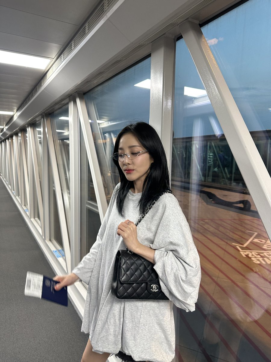 krungy21's tweet photo. Off to Los Angeles ✈️🇺🇸 https://t.co/BrIejLxAoy