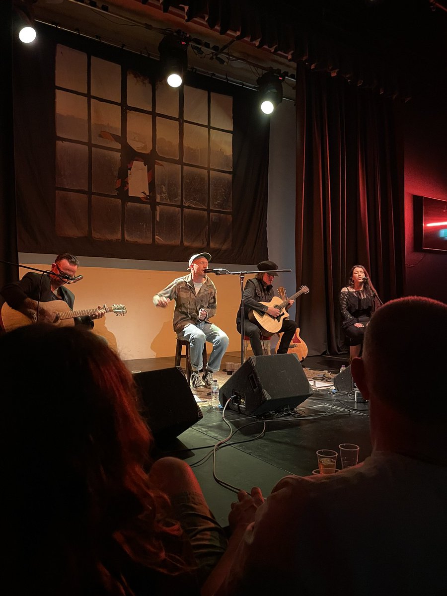 The Twang acoustic set at The Tabernacle was superb. Very different to their normal gig! But just as good!