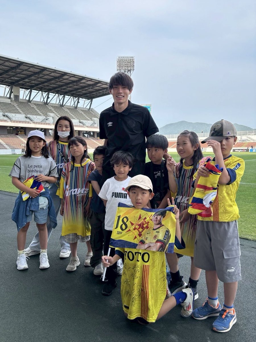 sooot_18's tweet photo. 若松未来のHEROシート🦸‍♂️

子どもの頃から色々な経験をして、それぞれの好きなことや将来の夢に向かって夢中になってくれたら嬉しいです！

得点を決められたのも来てくれた子たちのおかげなので、またかっこいいところを見せられるように頑張ります🔥

#北九州市若松区応援大使 https://t.co/jsWkFVUSf8