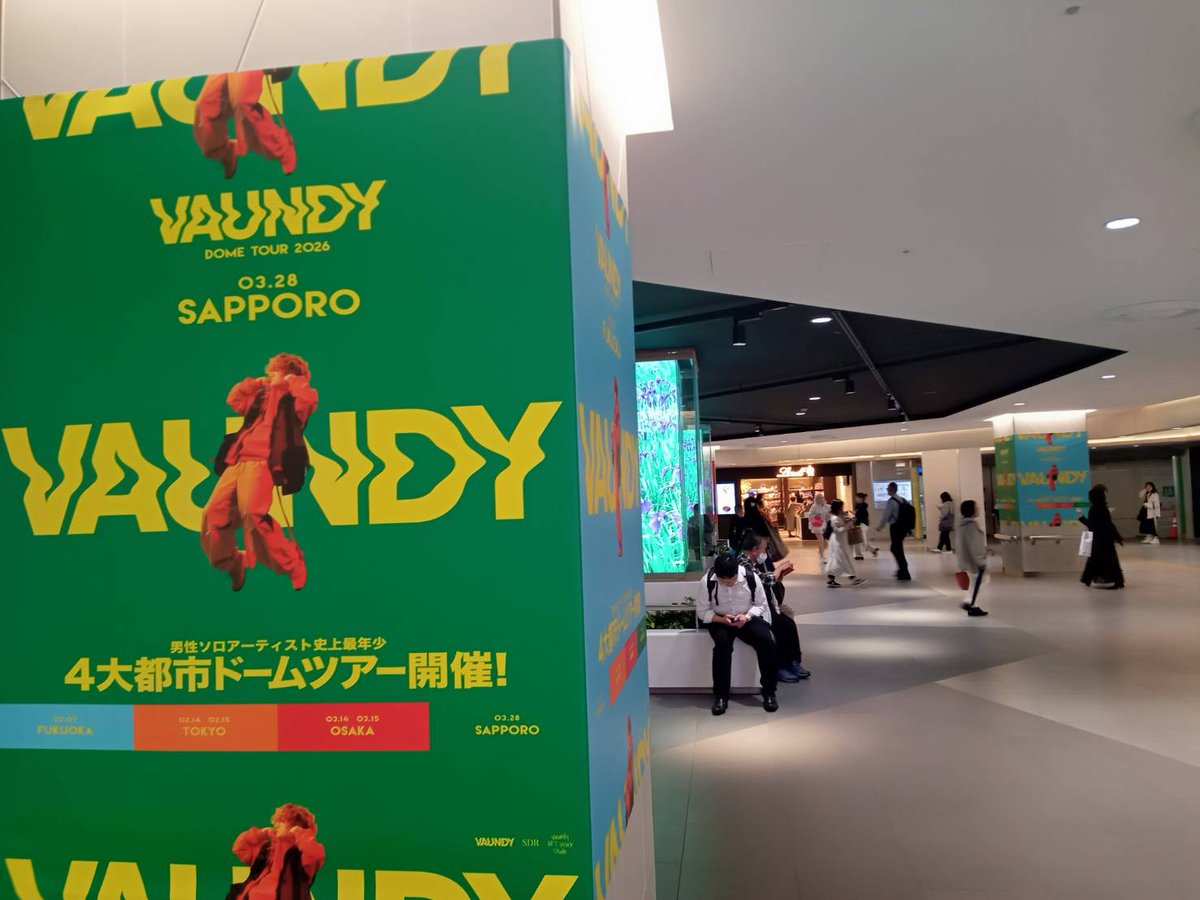 F56292689's tweet photo. #Vaundyドーム 
#バウくん
#Vaundy
#京セラドーム大阪
名古屋のバウくん…Vaundy４大ドーム告知を記念撮影✨
バンテリンドーム名古屋に来てくれないのはものすっごく淋しいけども…京セラドーム大阪に参戦します！🦖
個人的に常熱好き過ぎて毎日50リピしてまーす！ https://t.co/LMmCSnIGdr
