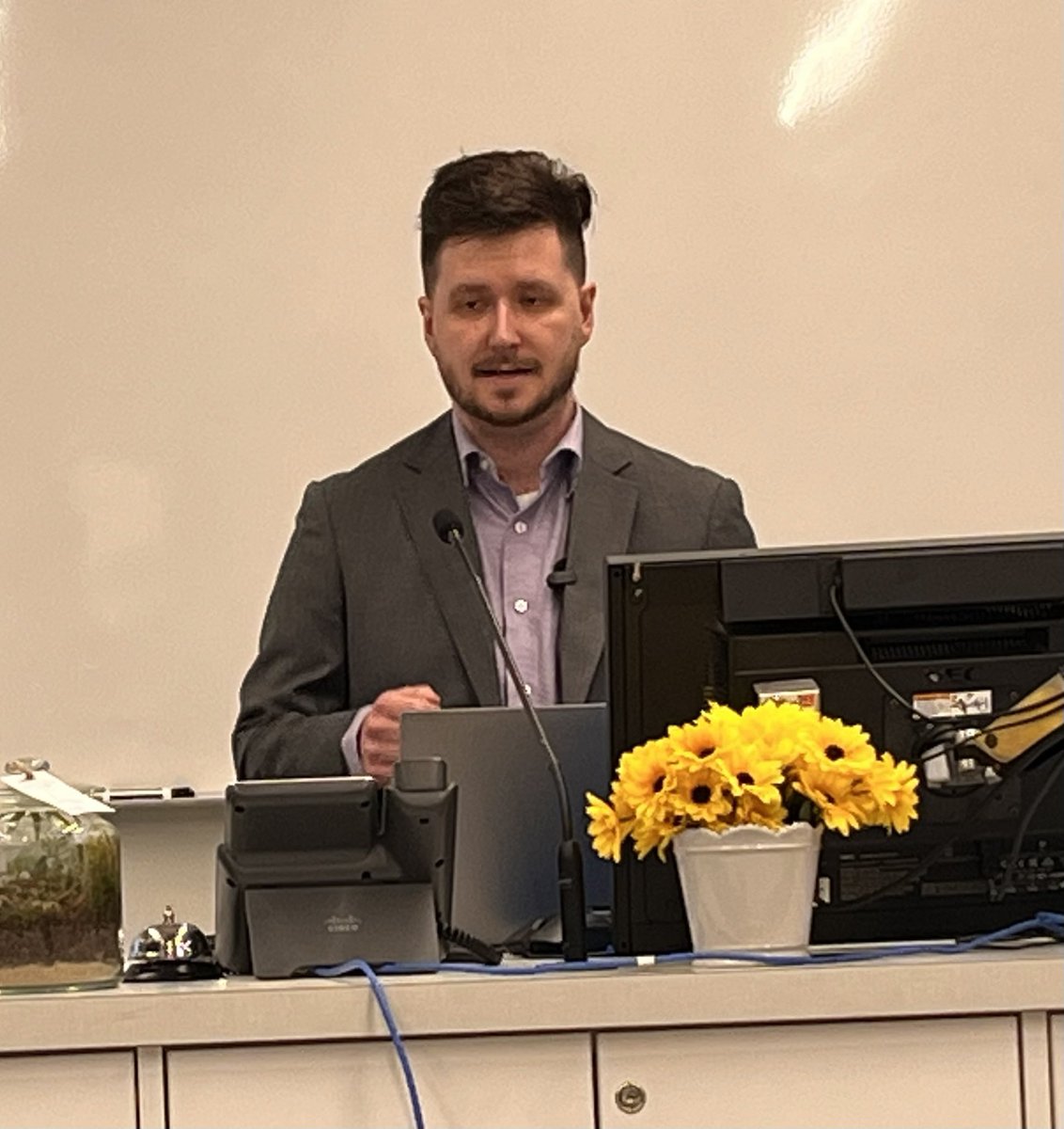 UofMMedMicro's tweet image. Congratulations to MMID graduate student Riley Tough (advisor Paul McLaren) who successfully fended his PhD on a novel genetic factor affect HIV viral loads. Congratulations Dr Tough!!!