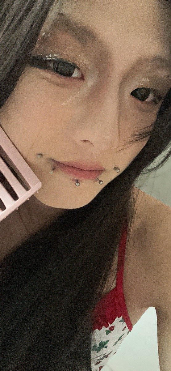 LiuSuYancd's tweet photo. 我不知道该用什么来形容自己只感觉好无能#伪娘 https://t.co/8vUxvzE3pE