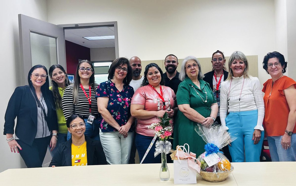 🙌🤩Esta semana celebramos la feliz jubilación de una de nuestras compañeras de trabajo de la iUPI. Que alegría cuando puedes retirarte con salud, para poder disfrutar a plenitud de la vida, de tus seres queridos y viajar. ✈️

#iupi #uprrp #upr #TeamDecep #educación #PuertoRico