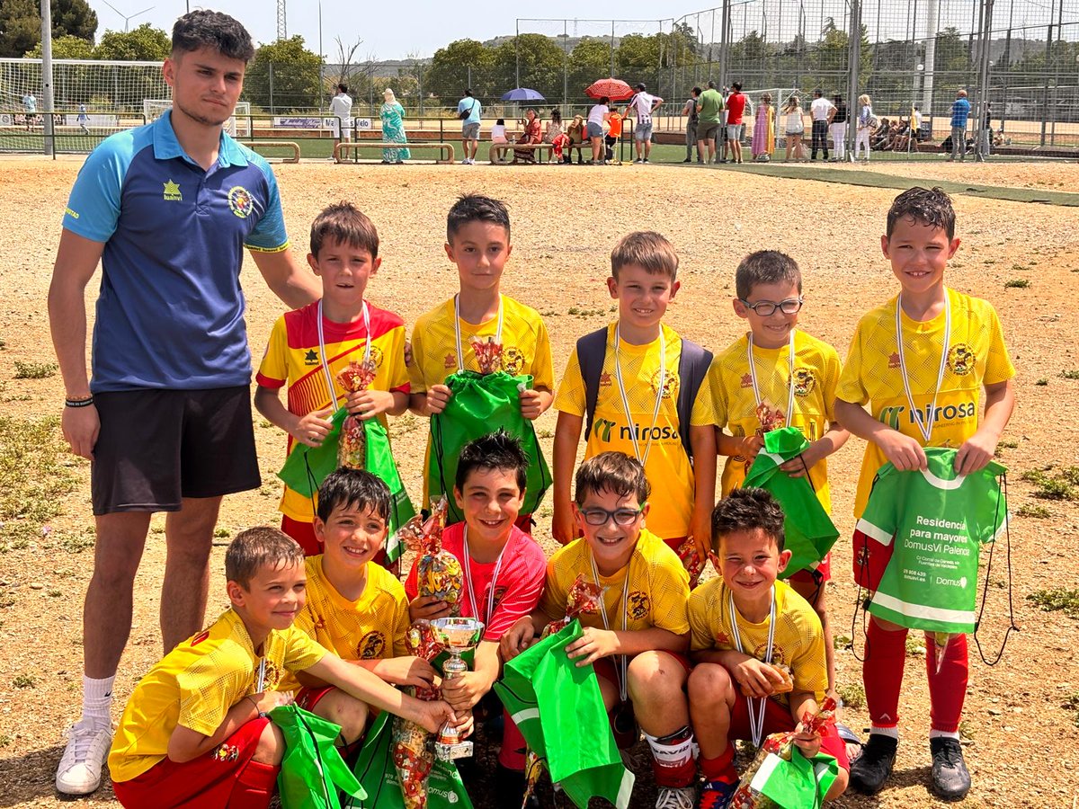 El Benjamín B, logra el tercer puesto en el Torneo Pan y Guindas. 

¡Enhorabuena chicos!