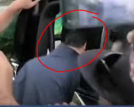 tham878's tweet photo. @alisyarief Kdrun tua bangka tukang bikin Hoaxs...gk usah pake gambar atau foto editan deh...lihat langsung video aslinya wajah Pak Jokowi seperti biasanya demikian rambut belakang tidak ada kena penyakit kulit sampe kelihatan agak botak.👊👊👊 https://t.co/RbI2gVXBDc
