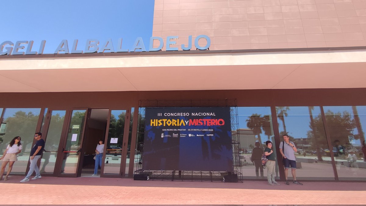 Recuerda que hacerte una foto en nuestro Photocall tiene premio 🏆 
Etiqueta a <a href="/JoaquinAbenza_/">Joaquin Abenza</a> @MariaJoseGarnandez o <a href="/elultimopeldano/">El último peldaño</a>
Y sube tu foto al evento del Congreso
Puedes ganar una fantástica noche en Hotel Thalasia para DOS  con desayuno y spa incluido
#HistoriaYMisterio