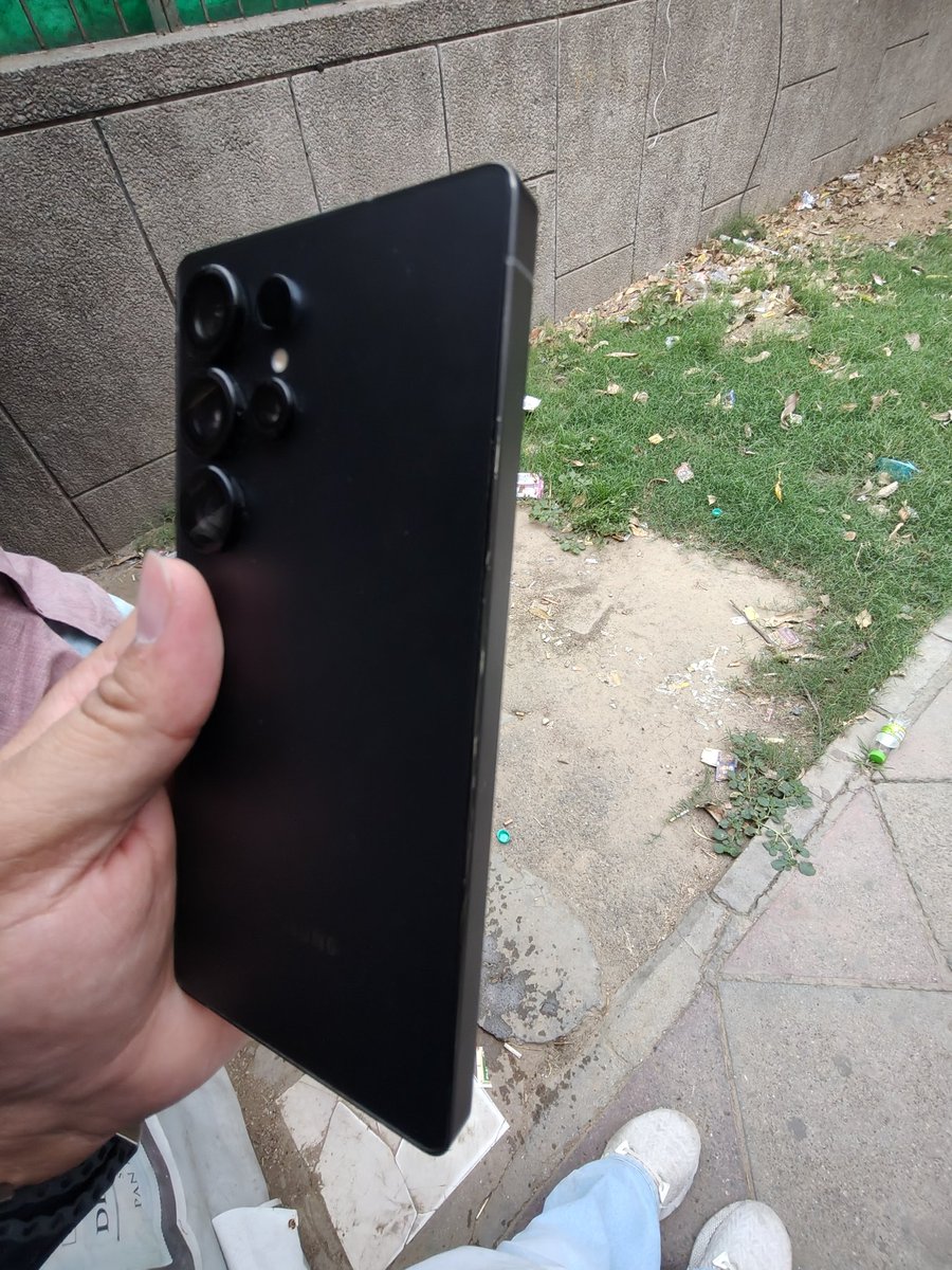 realLK28's tweet image. @SamsungIndia Just got my new S25 Ultra and it already has filthy scratches on the edges out of the box. Extremely disappointed! Sharing images. Please resolve this.
#SamsungS25Ultra #QualityCheckFail #SamsungSupport #FlagshipFlaws #DisappointedBuyer