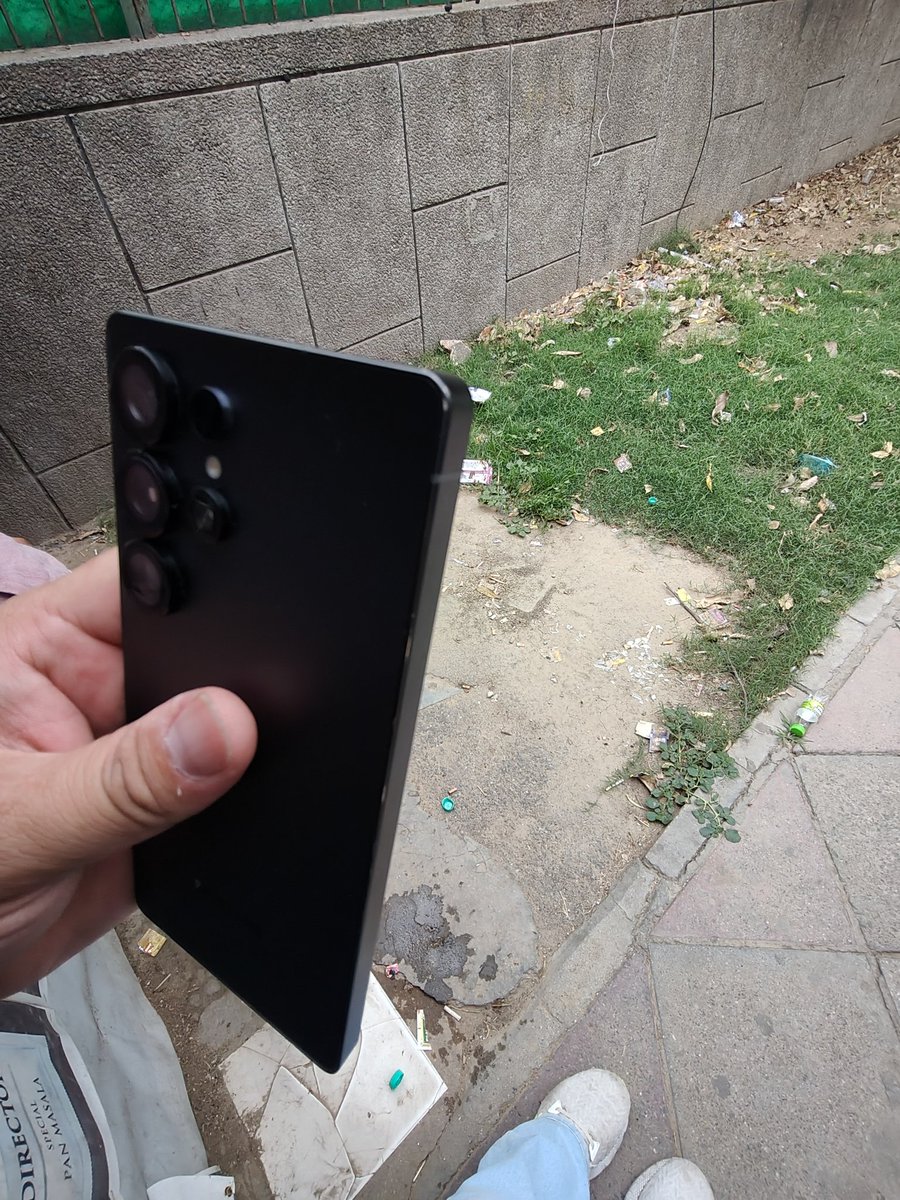 realLK28's tweet image. @SamsungIndia Just got my new S25 Ultra and it already has filthy scratches on the edges out of the box. Extremely disappointed! Sharing images. Please resolve this.
#SamsungS25Ultra #QualityCheckFail #SamsungSupport #FlagshipFlaws #DisappointedBuyer