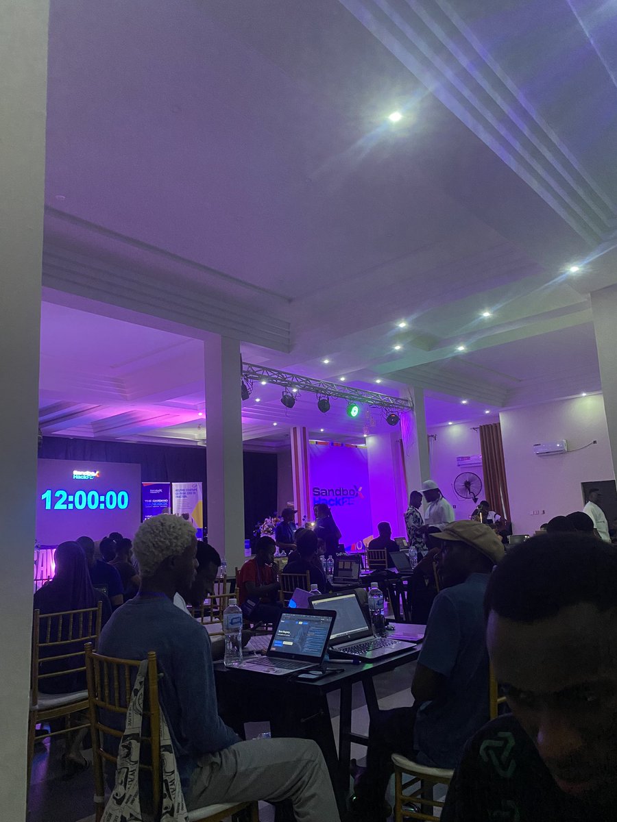 Web3Phyna's tweet photo. Day 4 already going!!!

We were awake for 24 hours just yesterday but there’s no room to back out now. 

We keep going. Team @TheCocoon_ @UnifiedCardano @Cardano_CF @ProjectCatalyst 

I am the UIUX designer for our team. 🤭 https://t.co/Dd0XeIdnov