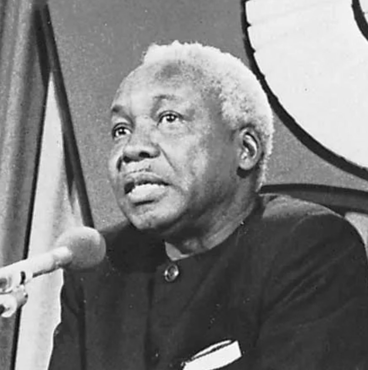Unasoma biographies za viongozi wakuu wa nchi kama JK Nyerere, Nelson Mandela, Kwame Nkurumah, Deng Xiaoping, Lee Kuan Yew, Ho Chi Minh, etc., halafu unakumbuka Rais wa Tanzania ni Samia. 

Kuna mambo yanakatisha tamaa sana!!😰