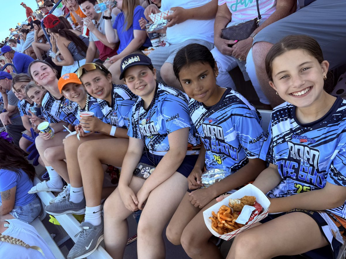 Christina DuPlessis (@img2014softball) on Twitter photo 𝒯𝒽𝑒 𝑔𝓇𝑒𝒶𝓉𝑒𝓈𝓉 𝒮𝐻𝒪𝒲 𝑜𝓃 𝒹𝒾𝓇𝓉! 🏟️
We had the best night tonight with our 10U at the #WCWS . Highlights for the girls were meeting <a href="/Vol_Softball/">Tennessee Softball</a>
We are feeling motivated and ready to play ball too! #dreambig #roadtotheshow <a href="/MagicGoldSB/">IN Magic Gold-Green</a> 𝒯𝒽𝑒 𝑔𝓇𝑒𝒶𝓉𝑒𝓈𝓉 𝒮𝐻𝒪𝒲 𝑜𝓃 𝒹𝒾𝓇𝓉! 🏟️
We had the best night tonight with our 10U at the #WCWS . Highlights for the girls were meeting <a href="/Vol_Softball/">Tennessee Softball</a>
We are feeling motivated and ready to play ball too! #dreambig #roadtotheshow <a href="/MagicGoldSB/">IN Magic Gold-Green</a>