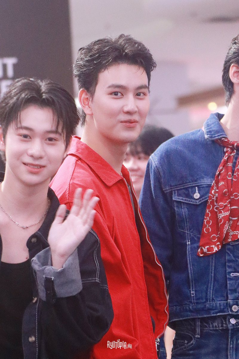 ryutopia_ikr's tweet photo. พัตริว แข่งกันขยันแอ๊ค❤️💙
@reyuyuyuyu @PPutter_base
#KnockOutMyHeart
#ryuikr #RyuIngkarat
#putterptr #PutterPhubase #PutterRyu https://t.co/txQXd1WVbM