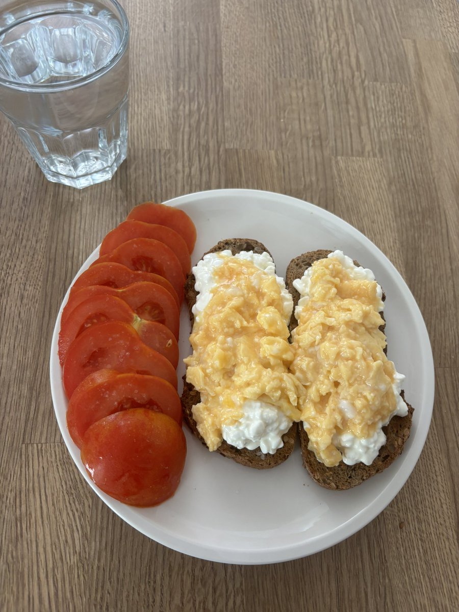 breakfast FINALLY!!! biked for 30 mins and did a pilates class on an empty stomach