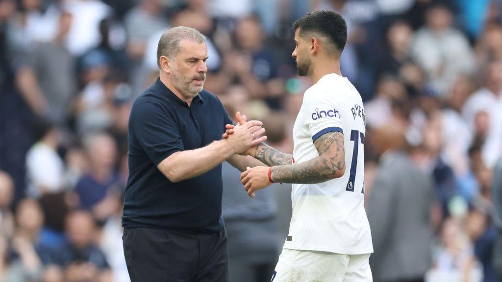 TheSpursExpress's tweet image. 🚨🥇🎙️| @rubenuria on Cristian Romero’s future at Tottenham:

“If Postecoglou stays, I think Cuti won’t leave. Now, if there’s a change of coach, Cuti will do everything possible to leave.”

[via @eldesmarque]
