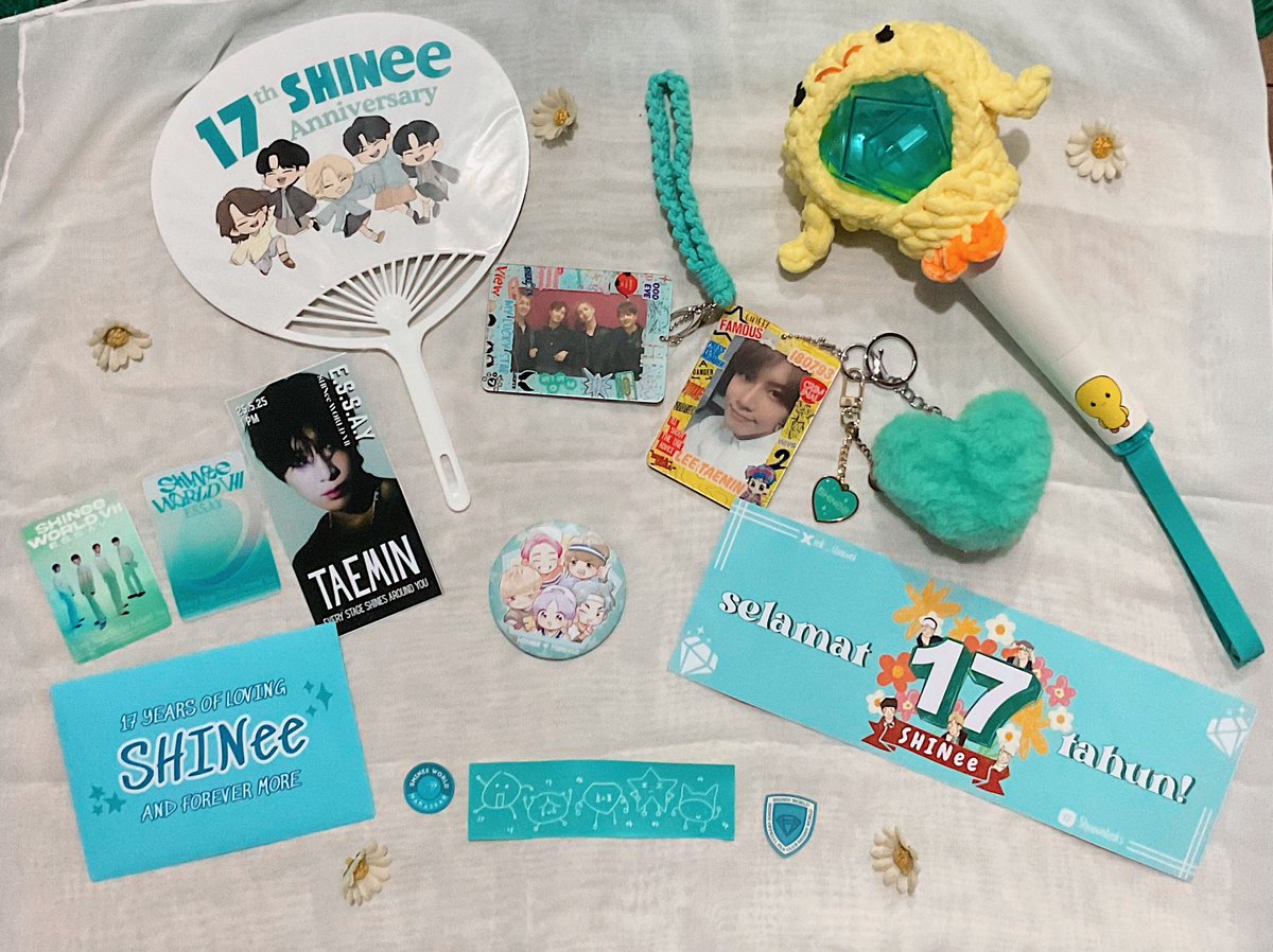 Got these adorobol merch from <a href="/mk_shawol/">SHINeeWorld Makassar INDONESIA</a> ✨

Ah, minggu lalu kita smua sampe pulang jam 10 malam dong buat nyiapin smuaaaa. Seeffort itu buat kalian <a href="/SHINee/">SHINee</a> Please jangan terlalu lama comeback Album ya. Rindu itu asli beratnya cuy😭