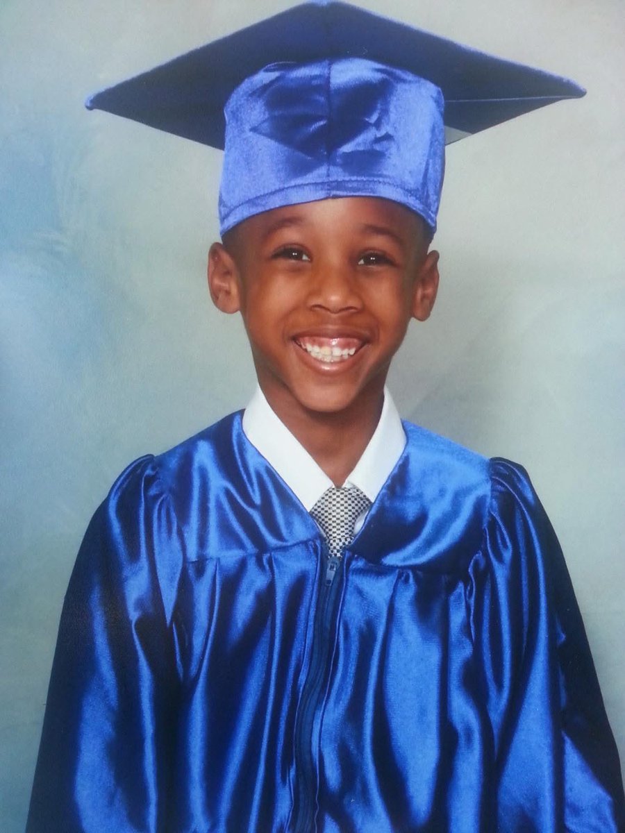 prissy_pink16's tweet photo. Today is the day! My baby boy graduates from WHS @SpringISD ! Grateful for all the educators, coaches, family, and friends that helped mold him into a fine young man! He’s smart, respectable, and fun to be around! #AllGloryToGod 🙏🏽#JacobMyJacob❤️ #PtoudMom 🏀📚🎓 https://t.co/IsQFGyycFm
