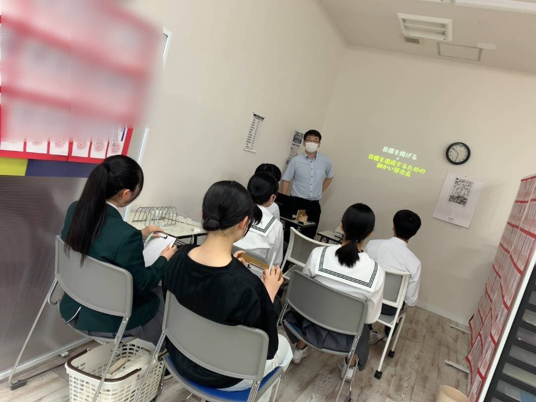 本日は弱点発見テストとホームルームを行いました!みんなで目標を決めたので、あとは実行あるのみ!一緒にがんばろう!#御所野校　#ホームルーム　#夏を制するものは受験を制する