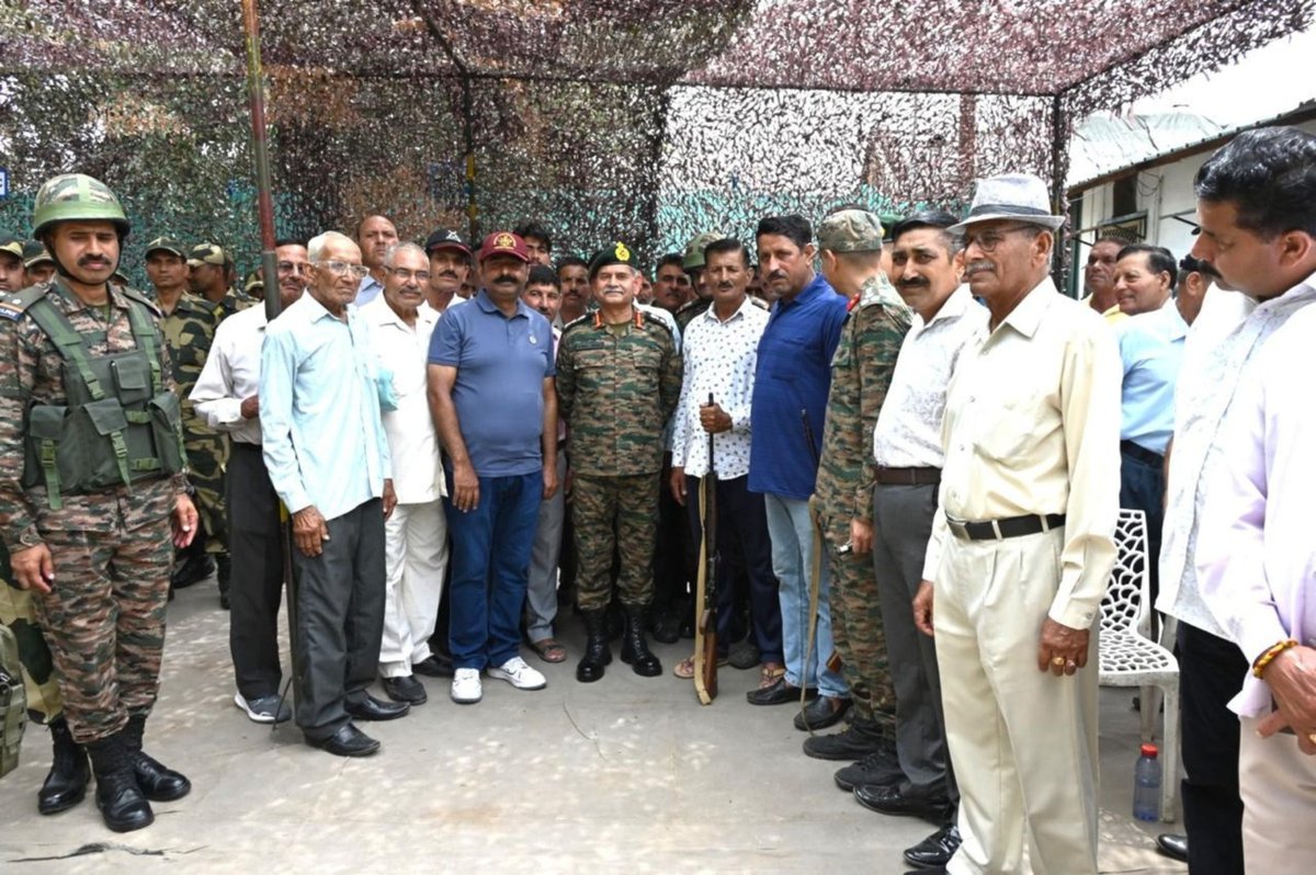 #GeneralUpendraDwivedi, #COAS reviewed operational preparedness in J&amp;K's Paragwal Sector and visited the Tiger Division where he commended troops for their outstanding performance in OPERATION SINDOOR . 

He stressed the importance of staying agile and vigilant in response to
