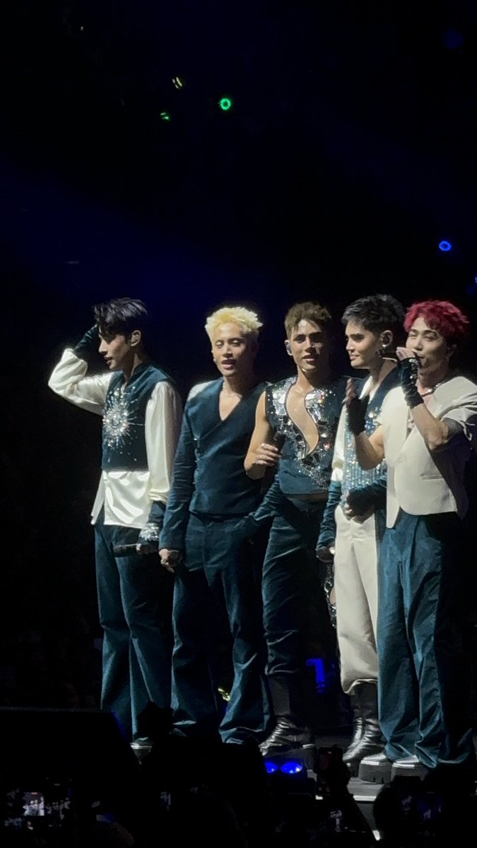 dodongwook's tweet photo. OUR FIVEEEE

HISTORY BEGINS WITH ESBI
@SB19Official #SB19
#SaWWorldTourPH https://t.co/N72cVn51eL
