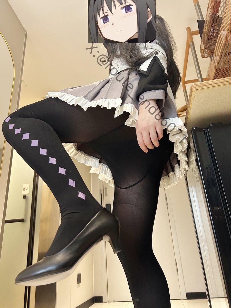 你这种变态，就应该被晓美焰踩在脚下！
#伪娘 #晓美焰 #cosplay #足控 #黑丝 #腿控 #高跟鞋