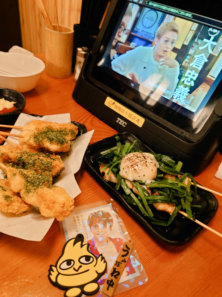 Caroline___kj8's tweet photo. 最終日ギリギリセーフすべり込み!!!!!
就職祝い(パートやけど😂)で連れてきてもらいました！満腹で大満足！特にナゲットの青のりが家族にも大好評で美味しかった😋
#すーぱーうぬぼれ中 　#鳥貴族 https://t.co/UM75dmQyH4