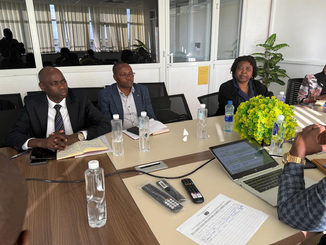 Katibu Mkuu Wizara ya Afya Zanzibar Dk.Mngereza Mzee Miraji ametembelea Wzara ya Afya Tanzania, Dodoma tarehe 28/05/2025 kwa ajili ya kuzungumza na uongozi na kujifunza namna gani wasilisho la mifumo iliopo inafanya kazi katika kuimarisha huduma za afya nchini.