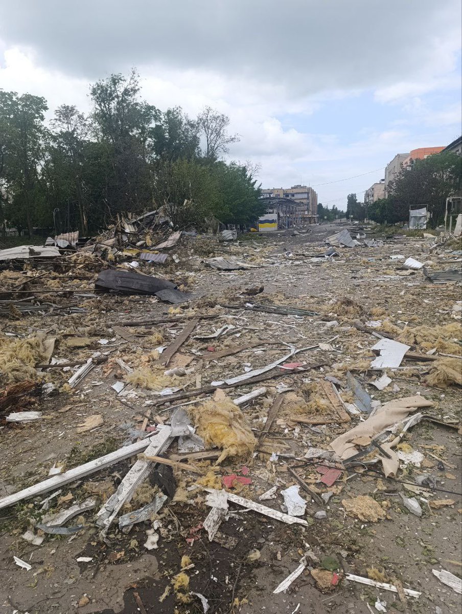 Покровськ, центр міста

сьогодні треш…😩