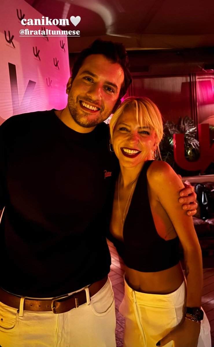 #GökçeEyüboğlu     #FıratAltunmeşe 
Bekleyelim de                          Saçımızda
geçsin yıllar                       çoğalsın kırlar