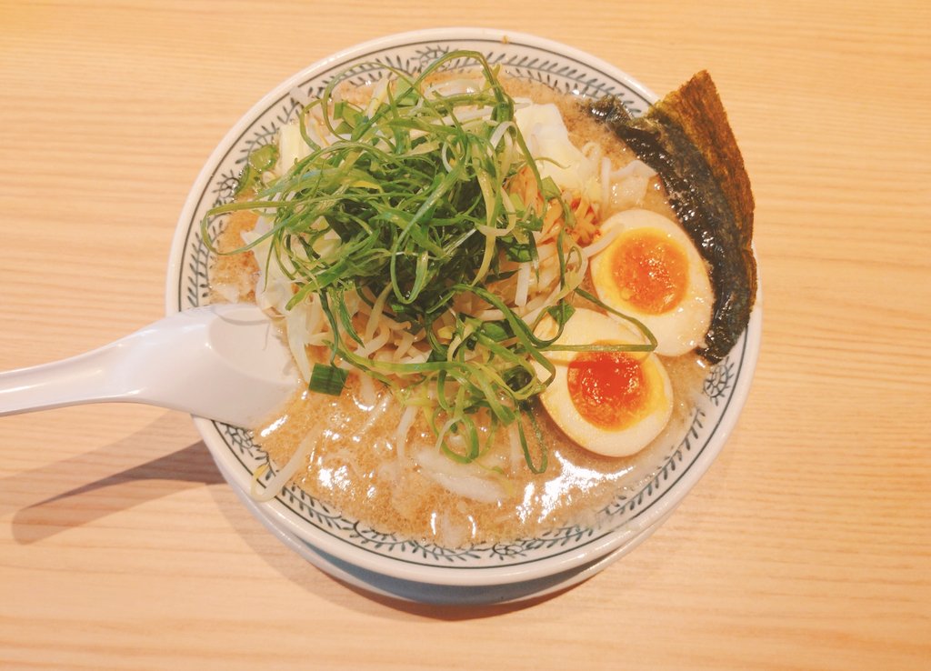 お文具さんの一番くじ、朝から気合い入れて出かけたけど結構駆逐されてて人気を実感…！！
いっぱい引いたらE賞とF賞をコンプしてしまったので満足してラーメン食べに行きました　画像はお文具さんじゃなくてラーメンです🍜