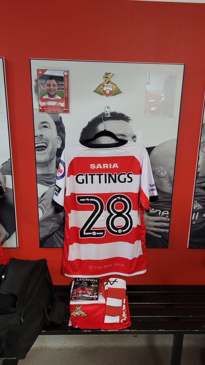 AdamGittingspt's tweet photo. 1 hour to go...
Got the nice easy job of marking Ryan Giggs today, what could go wrong 🤣
#DRFC #MUFC #Evestrust @evestrust https://t.co/mnQ8qXcFVY