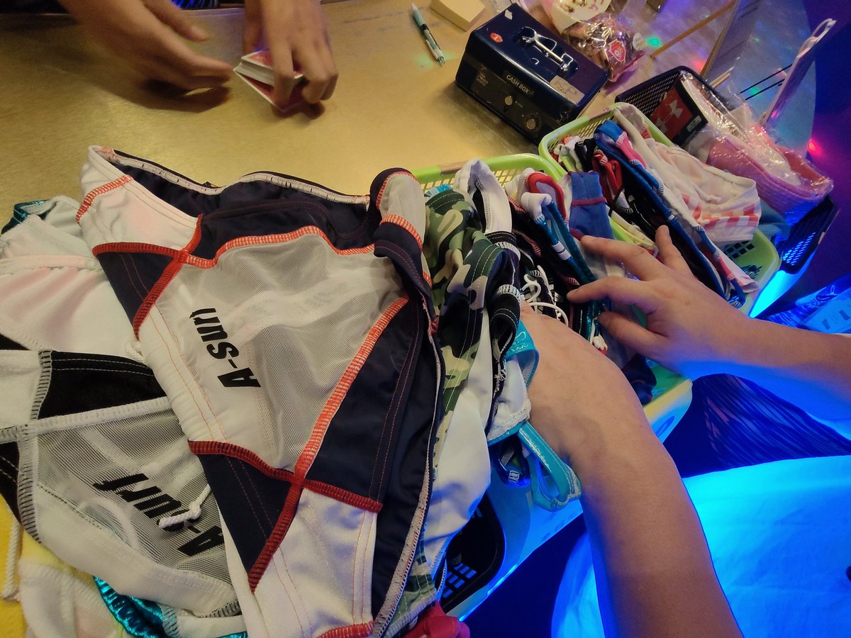 競パン持ってない人は、会場で普段買えない様な格安価格で競パン販売もやってますよー(⁠｡⁠･⁠ω⁠･⁠｡⁠)⁠ﾉ⁠
こちらもよろしくお願いします♪