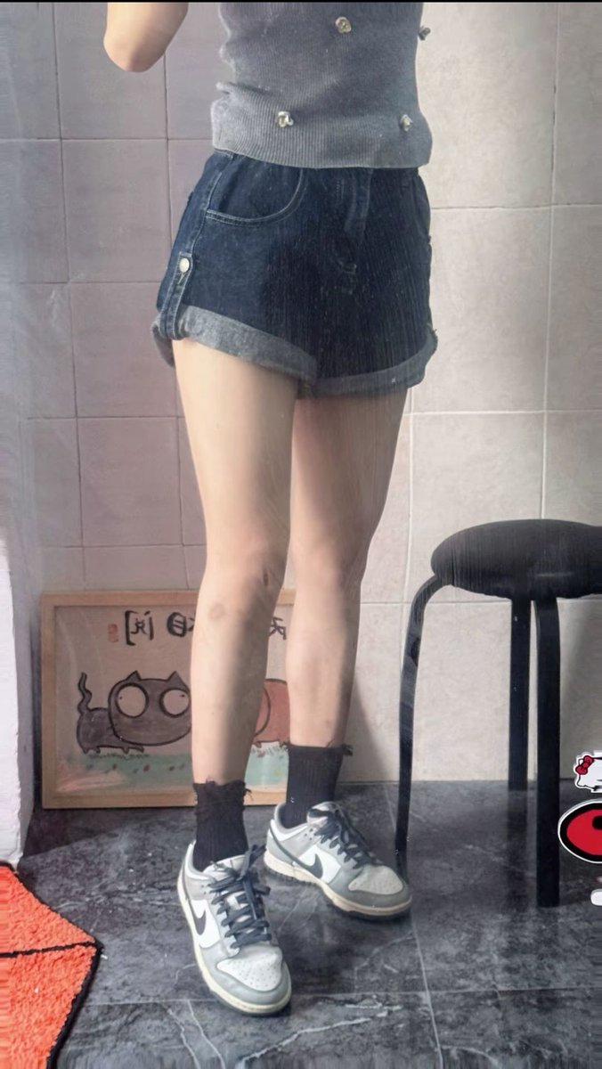 Su_Bw0's tweet photo. 39码长腿美女的dunk，鞋子是正品，需要买鞋的看我主页，60元不包邮，现在买鞋可以免费进内部群
#玩鞋 ＃射鞋 ＃毁鞋 ＃贝壳头 ＃lo鞋   #恋物  #打胶 ＃拆鞋 https://t.co/jh6xR4GzSQ