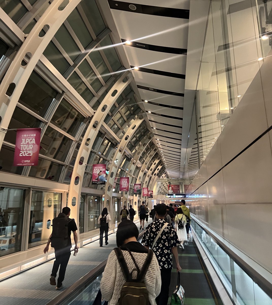 羽田に到着しました✈️

今日もつたないひとりごとにお付き合いいただき、ありがとうございました✨
おかげさまで、今回の修行も無事に楽しく終えることができました
今月は羽田石垣12レグで終了です✌️
「もっと飛べ〜！」とせがむ師匠たちの声も聞こえますが、まあまあ頑張ったほうかと🤣