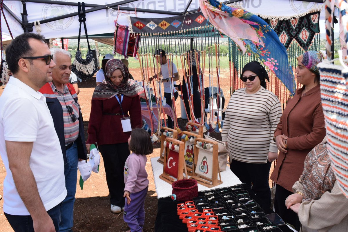 📌Ömerli Ekolojik Tarım Kültür ve Sanat Festivali

Kaymakamımız Furkan Çakır, Ömerli Kaymakamlığı, Ömerli Belediyesi, Ömerli İlçe Tarım Müdürlüğü, Türkiye Kalkınma Vakfı (TKV) ve Welt Hunger Hilfe (WHH) koordinesinde düzenlenen Ömerli Ekolojik Tarım Kültür ve Sanat Festivali’nin