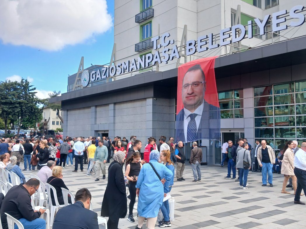 Sedat Peker lütfen akp destekleme nasıl seni yok etmeye çalıştılar yine yaparlar onlara güvenme gaziosmanpaşa belediye başkanımız hakan bahçetepe ye sahip çık halkın yanında ol sen adamsın madamlarla birlik olma
