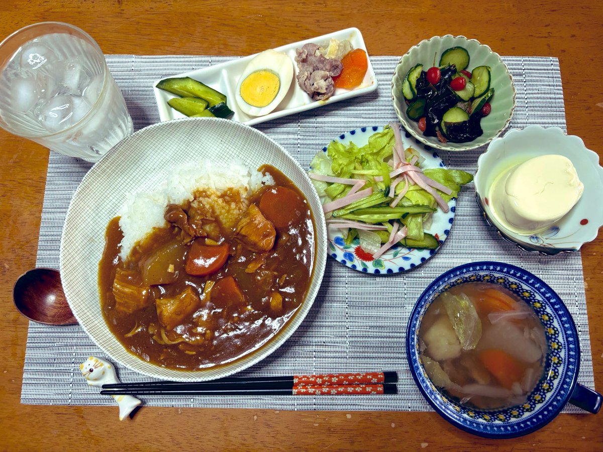 RoUQUOHCemqFKK0's tweet photo. こんばんは〜
ᐠ( ᐢ ᵕ ᐢ )ᐟꕤ.
おつカレーライス🍛🥄
ﾏﾀｱｼﾀﾈ*˙︶˙*)ﾉ"🌙* :ﾟ
#おうちごはん手作り料理 https://t.co/qdmqXw3eyX
