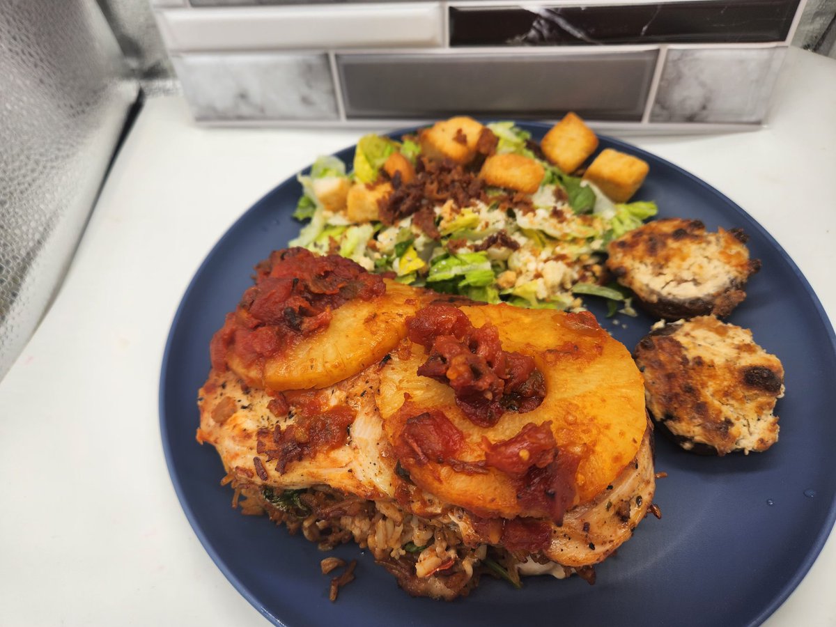 Porter87011's tweet photo. Stuff chicken with red beans and rice  with a pineapple mango salsa,stuffed mushrooms and a ceaser salad https://t.co/6HnRwZ3B7V