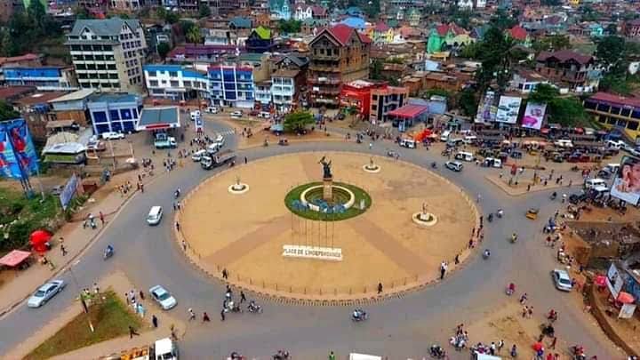 Sud-Kivu : ce que fait l'AFC/M23 à #Bukavu n'est autre que de l'arbitraire. Toutes les autorités nommées ne sont qu'à la recherche de l'argent facile. Intimidation et menace face à un peuple apeuré est le mode opératoire. Population asphyxiée. Déni des droits humains.