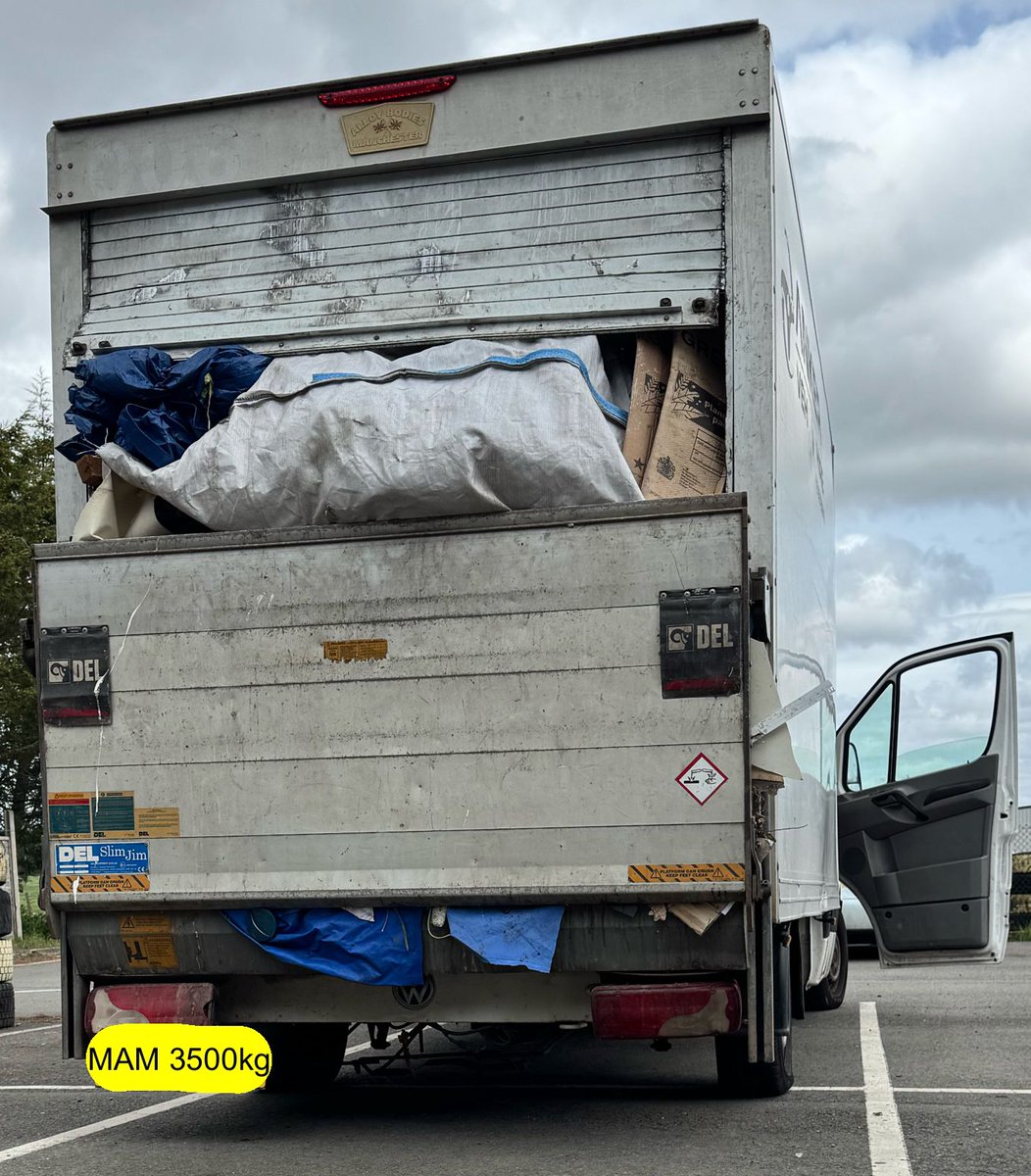 OPUWorcs's tweet image. OT85 - hmm- 3500kgs Luton van weighed in at 5160kgs. No MOT since Feb 2025 & a tyre that will rip your hands to shreds. Prohibited until defects rectified, driver reported. (3551)