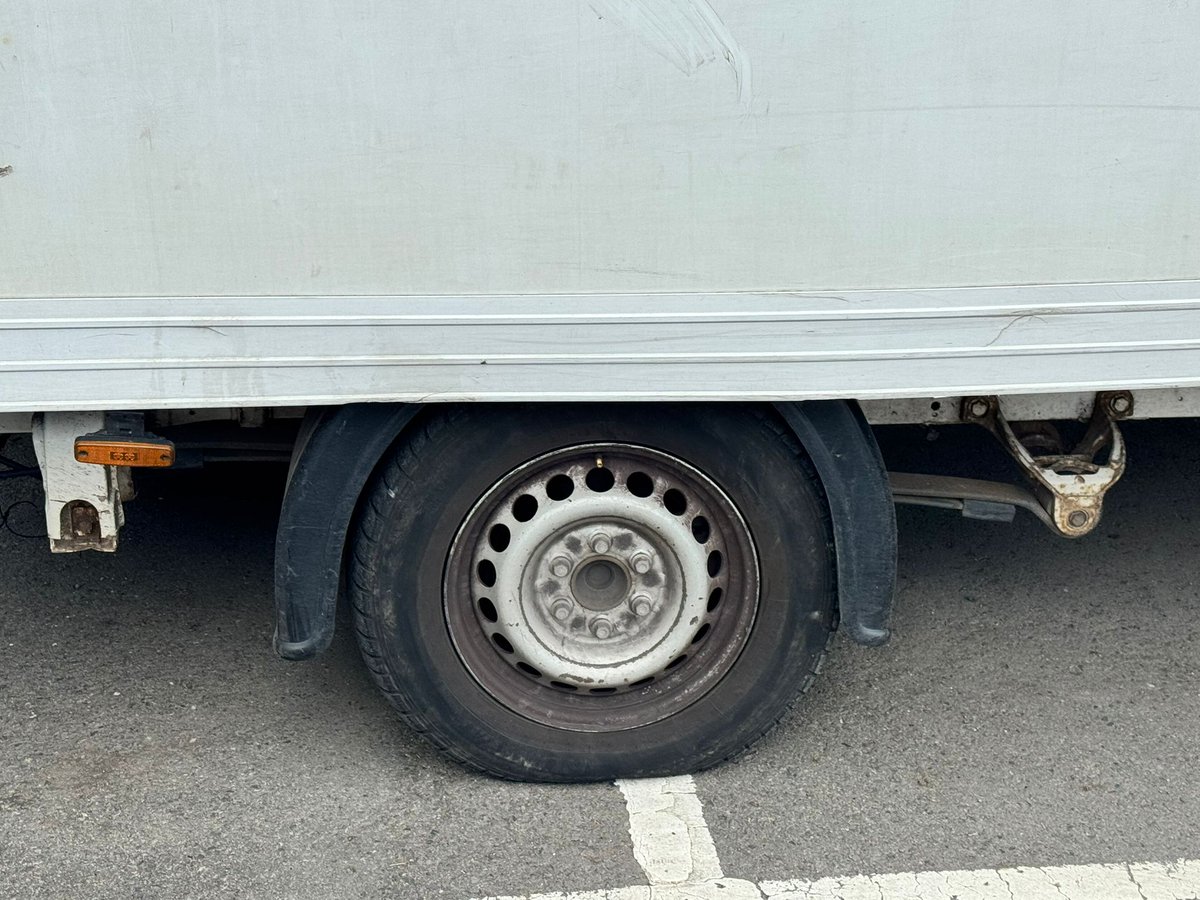 OPUWorcs's tweet image. OT85 - hmm- 3500kgs Luton van weighed in at 5160kgs. No MOT since Feb 2025 & a tyre that will rip your hands to shreds. Prohibited until defects rectified, driver reported. (3551)
