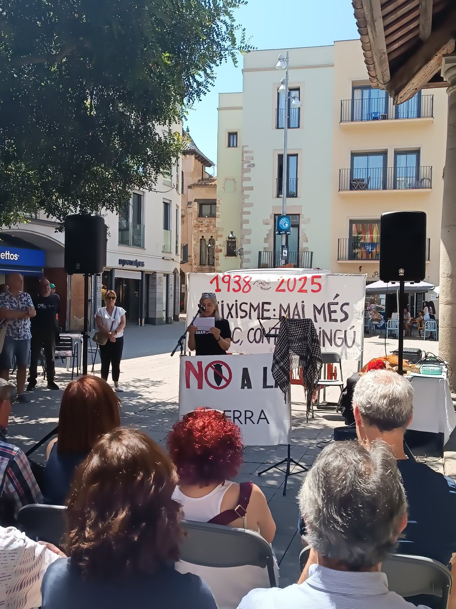 🔴 Avui hem recordat les víctimes del bombardeig de Granollers del 31 de maig del 1938. 
87 anys després, plantem cara als discursos d’odi i defensem una memòria històrica col·lectiva que ens impulsi cap a un futur de justícia.
#MaiMés #GranollersAntifeixista