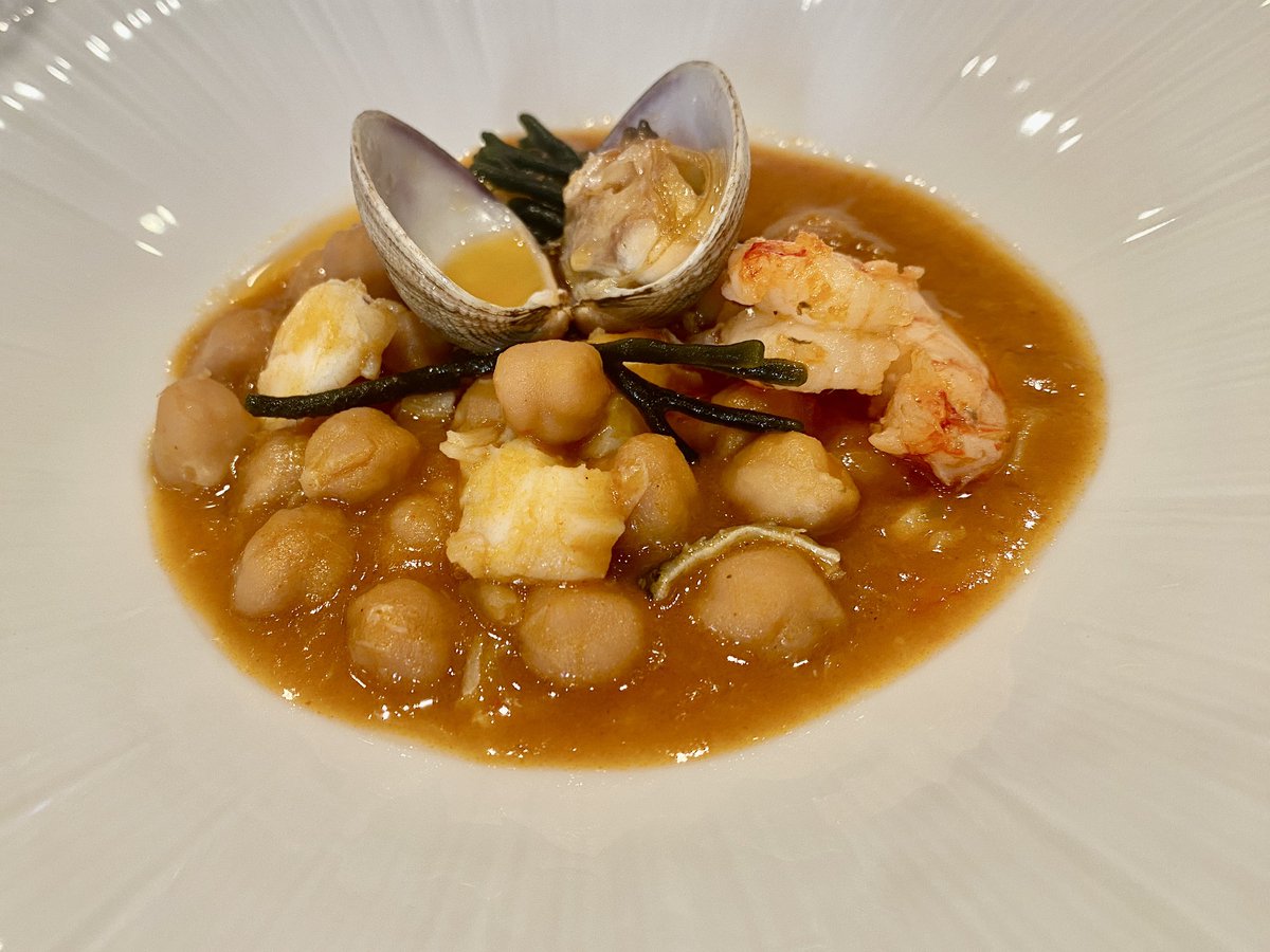 🦐☀️ Verano con sabor a mar y tradición
Redescubre los guisos marineros con #GarbanzoDeEscacena: langostinos, almejas y ese toque suave y mantecoso que solo nuestra IGP puede dar.
Ligero, sabroso y andaluz.
🍲🌊 #SaborEscacena
📸 Comparte tu receta 👉 Etiquétanos