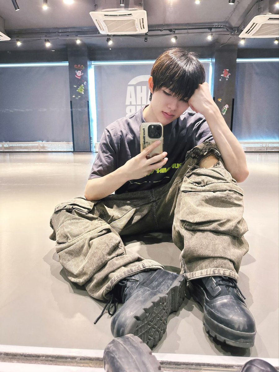 Junliu_TH's tweet photo. 25.05.31 📷 | Weibo ✧*:・
"สุขสันต์วันบ๊ะจ่างนะ 🤗"
📎 : https://t.co/nQETm8DXqS
#LiuJun #JunLiu #หลิวจวิ้น #刘隽 https://t.co/YytxUN9QsQ