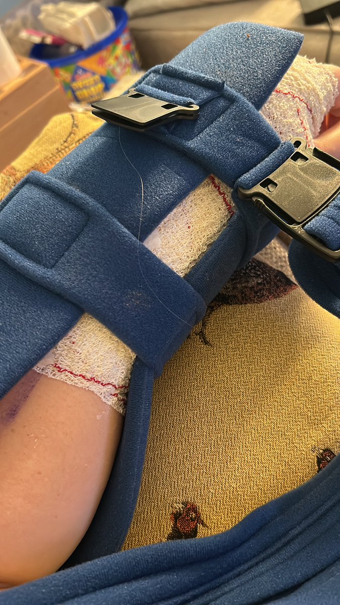 I had to have emergency surgery on my left hand on Thursday. This means all orders and administrative work will take a little longer. Please be patient with us