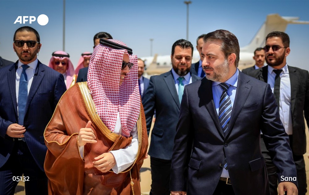LayalAFP's tweet image. وزير خارجية #السعودية يصل الى #دمشق على رأس وفد اقتصادي رفيع، من أجل بحث "سبل العمل المشترك بما يسهم في دعم #اقتصاد سوريا ويعزز من بناء المؤسسات الحكومية فيها"، وفق الخارجية السعودية @AFPar