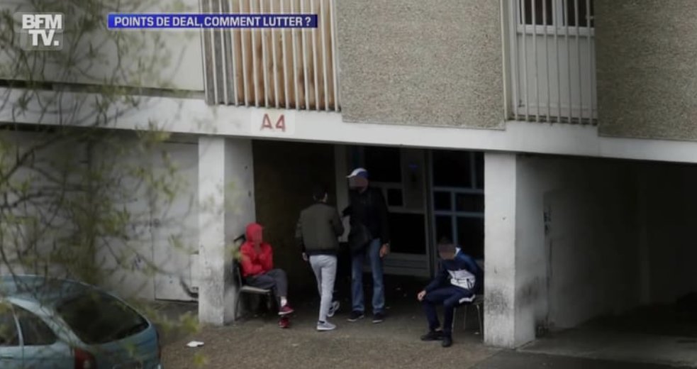 A gauche, fumer sur la plage : 135 € d'amendes.
A droite, tenir un point de deal : 0, c'est dans une zone de non droit.
Voilà la priorité macroniste pendant que les FDO manquent cruellement de moyens humains et financiers.