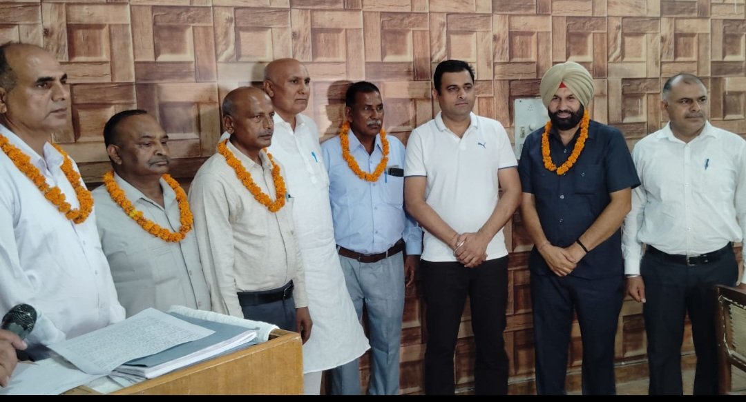 Yamunanagar Police (@policeynr) on Twitter photo पुलिस विभाग में शानदार सेवाएं देने वाले 6 कर्मचारी हुए सेवानिवृत। विषम परिस्थितियों दौरान लंबी सेवाए देकर सकुशल रिटायरमैंट लेने वाले कर्मचारी बधाई के पात्र। सेवानिवृत्त हुए सभी अधिकारियों के कार्यों को हमेशा याद रखा जाएगा।
<a href="/police_haryana/">Haryana Police</a>
<a href="/AdgpAmbalaRange/">IGP Ambala Range</a> पुलिस विभाग में शानदार सेवाएं देने वाले 6 कर्मचारी हुए सेवानिवृत। विषम परिस्थितियों दौरान लंबी सेवाए देकर सकुशल रिटायरमैंट लेने वाले कर्मचारी बधाई के पात्र। सेवानिवृत्त हुए सभी अधिकारियों के कार्यों को हमेशा याद रखा जाएगा।
<a href="/police_haryana/">Haryana Police</a>
<a href="/AdgpAmbalaRange/">IGP Ambala Range</a>